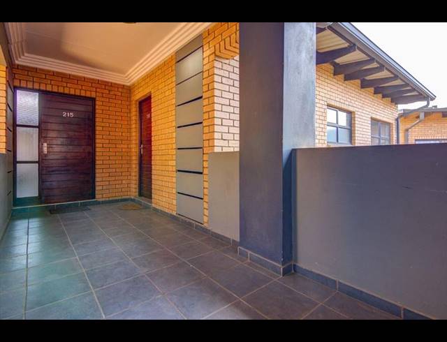 3 BEDROOM TOWNHOUSE FOR SALE IN EVELEIGH